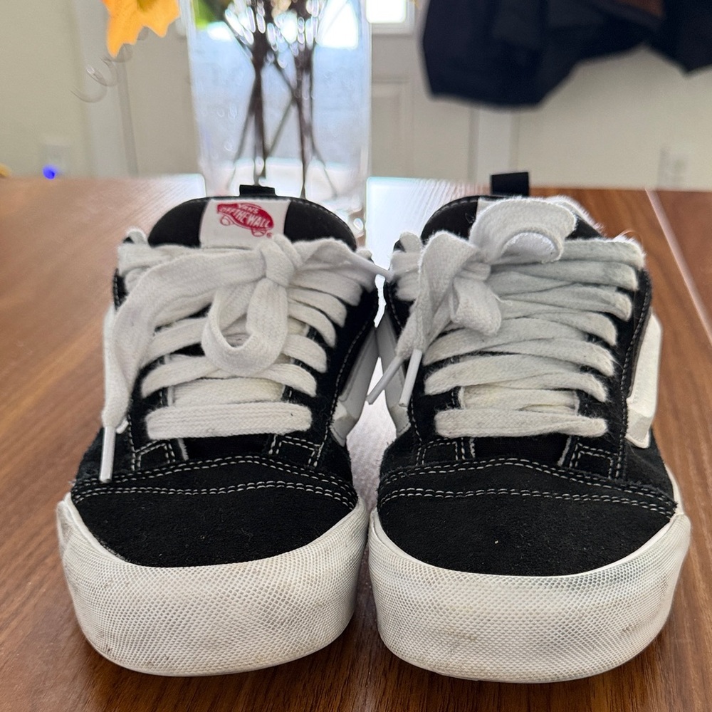 Vans knu skool black and white